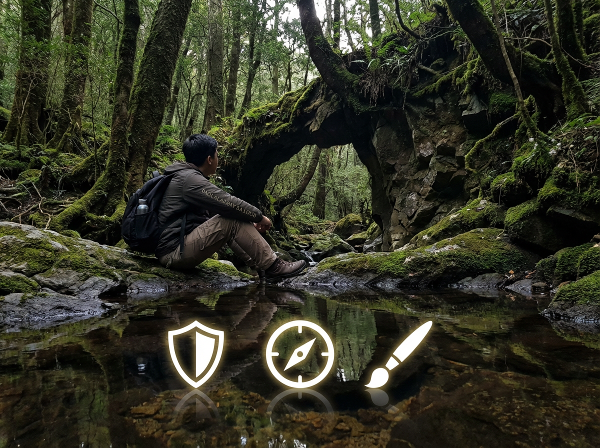 Isang simbolikong larawan ng isang tao na tumitingin sa loob ng isang kristal na bola o salamin na nagpapakita ng tatlong magkakaibang landas o imahe ng sarili, na kumakatawan sa pagtuklas ng panloob na katangian.